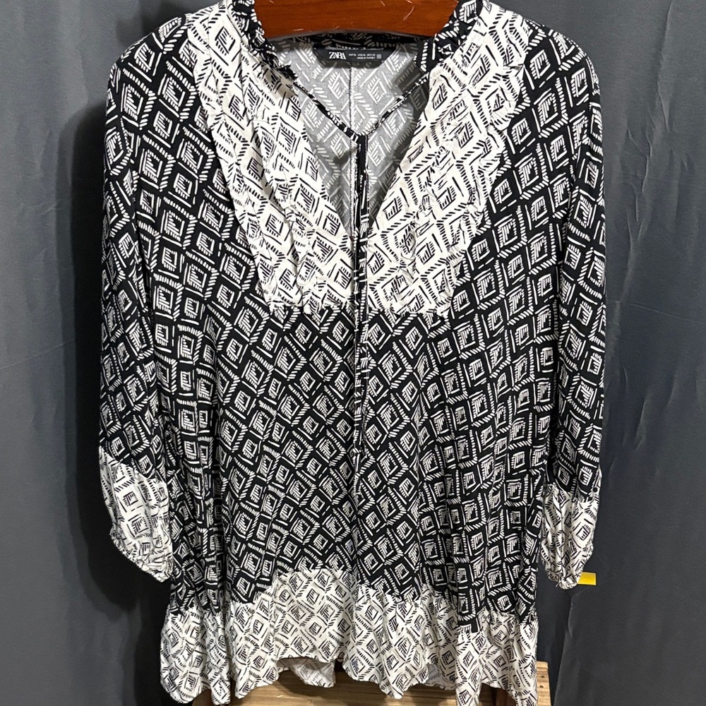 Zara ladies dress size XL. Black and white. Peephole tie on the top.